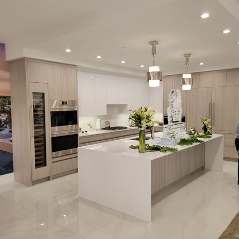 Luxury Apartment Aesthetic Kitchen, Big Kitchen Aesthetic Modern, Bloxburg Kitchen Ideas Big Realistic, Mansion White Kitchen, Korean Apartment Kitchen Luxury, 1 Bhk Apartment, Kitchen Unit Designs, Modern Apartment Living Room, Kitchen Modular