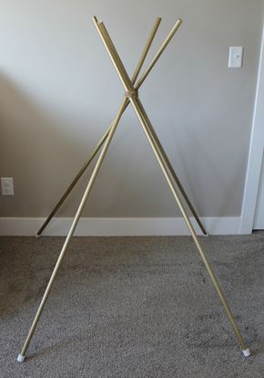 Easy Toddler Teepee *** PVC CAPS on cut ends so doesn't damage floor or hurt kids Toddler Teepee, Diy Kids Teepee, Diy Teepee, Kids Teepee, Kids Teepee Tent, Unusual Home, Diy Bebe, Easy Toddler, Teepee Kids