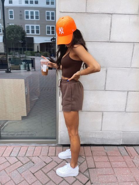 // s u m m e r Cozy Outfit Summer, Sports Mom Outfit, Cozy Summer Outfits, Athleisure Outfits Summer, Walking Outfits, Summer Outfits For Moms, Summer Shorts Outfits, Look Short, Shorts Outfits