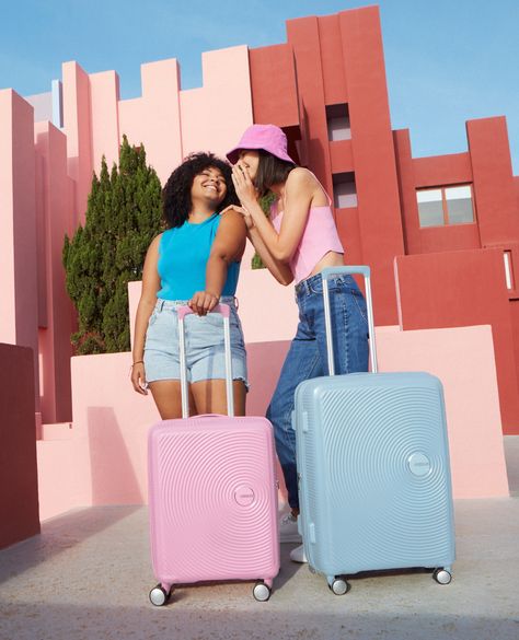 What is she whispering in her ear? Give us your best/worst answers. Curio 2 is an icon for reason. Designer Things, Shooting Ideas, American Tourister, Shooting Photo, Photoshoot Outfits, Stylish Fashion, Travel Fun, New Look, Color Pop