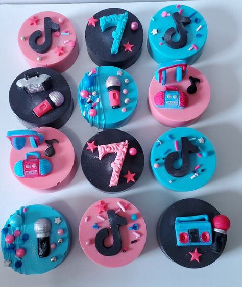 Tik Tok Party Favors, Tik Tok Cupcakes, Tiktok Treats, Tiktok Cupcakes, Neon Birthday Cakes, Tiktok Theme, Tiktok Cake, Tiktok Party, Bolo Panda