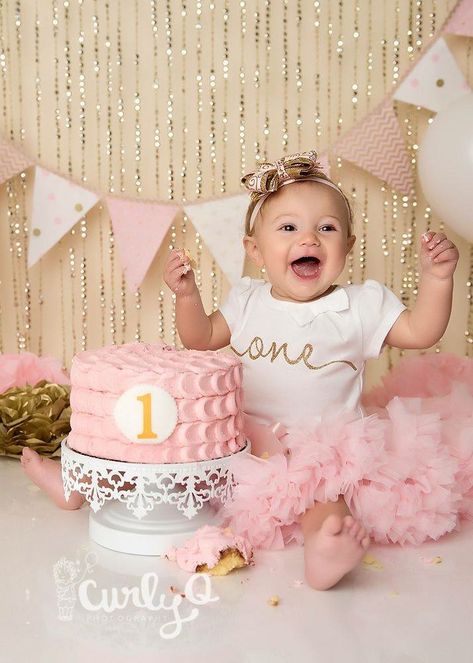 Princess Smash Cakes, Smash Cake Girl, Baby Cake Smash, 1st Birthday Pictures, 1st Birthday Photoshoot, First Birthday Pictures, 1st Birthday Cake Smash, Baby Shoot, 1st Birthday Photos