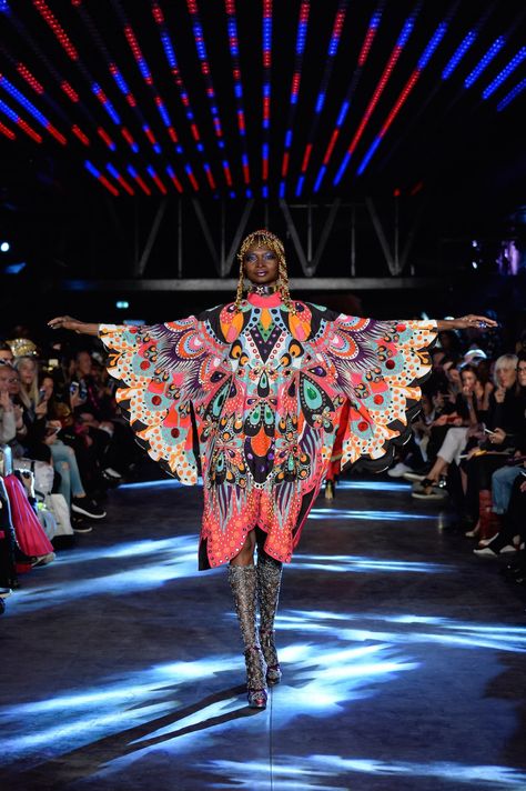 MANISH ARORA – Spring/Summer 2016 | FASHION INSIDER MAGAZINE Manish Arora, Disco Fever, Couture Runway, Indian Fashion Designers, Fashion Tv, Manish, Spring Summer 2016, Summer 2016, Business Fashion