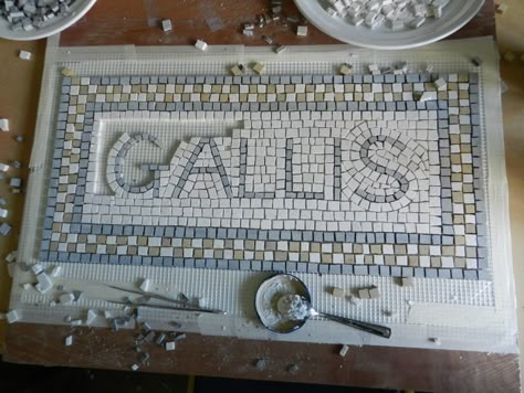 Making a mosaic hour by hour by Helen Miles Mosaics Tree Mosaic, Stove Backsplash, Tile Table, Mosaic Tile Art, Mosaic Floor, Glass Mosaic Art, Mosaic Artwork, Bedroom Renovation, Mosaic Garden