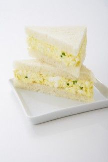 Vegan Egg Salad Recipe, English Tea Sandwiches, Cucumber Tea, Tea Sandwich, Cucumber Tea Sandwiches, Tea Party Sandwiches, Tea Sandwiches Recipes, Summer Sandwiches, Party Sandwiches