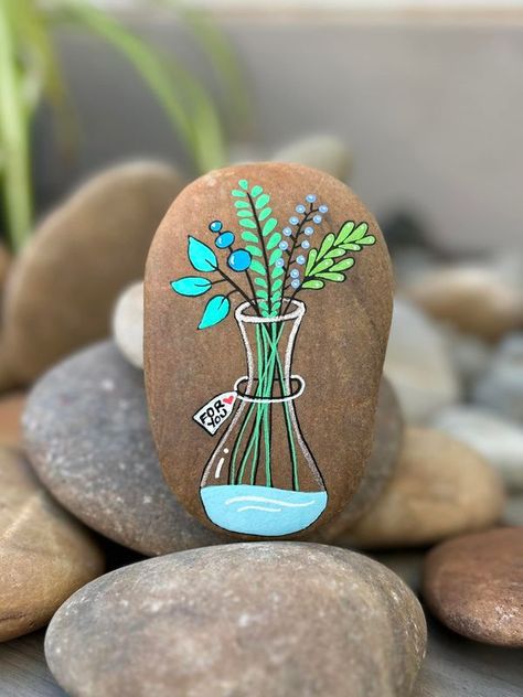 Rocks For Garden, Rock Painting Flowers, Stones For Garden, Painted Garden Rocks, Rock Flowers, Happy Stones, Painted Rocks Craft, Painted Rocks Diy, Rock Painting Designs