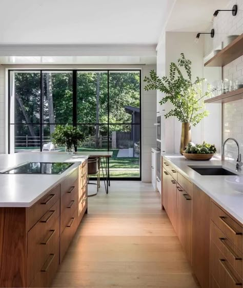 Kitchen Window Design, Transitional Decor Kitchen, Interior Design Per La Casa, Kitchen Inspiration Design, Transitional Decor, Counter Tops, Home Design Decor, Window Design, Decor Minimalist