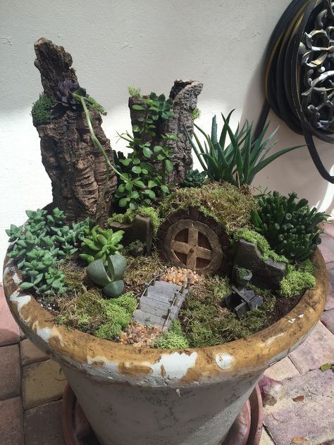 Hobbit Terrarium Diy, Fairy Succulent Garden, Flower Pot Fairy Garden, Fairy Garden In A Pot, Lord Of The Rings Fairy Garden, Fairy Garden Fountain, Cactus Fairy Garden, Plant Pot Fairy Garden, Succulent Fairy Garden