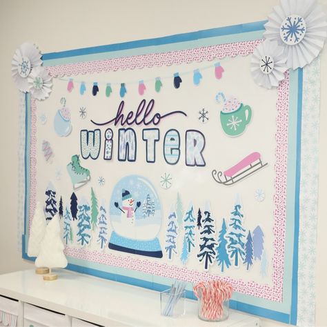 25 Beautiful Winter School Decoration Ideas to Copy - Talkdecor Winter Classroom Decorations Window, December Bulletin Boards, Winter Classroom Decorations, Infant Room, School Decoration, School Board Decoration, Winter Bulletin Boards, Classroom Wall Decor, Winter Classroom