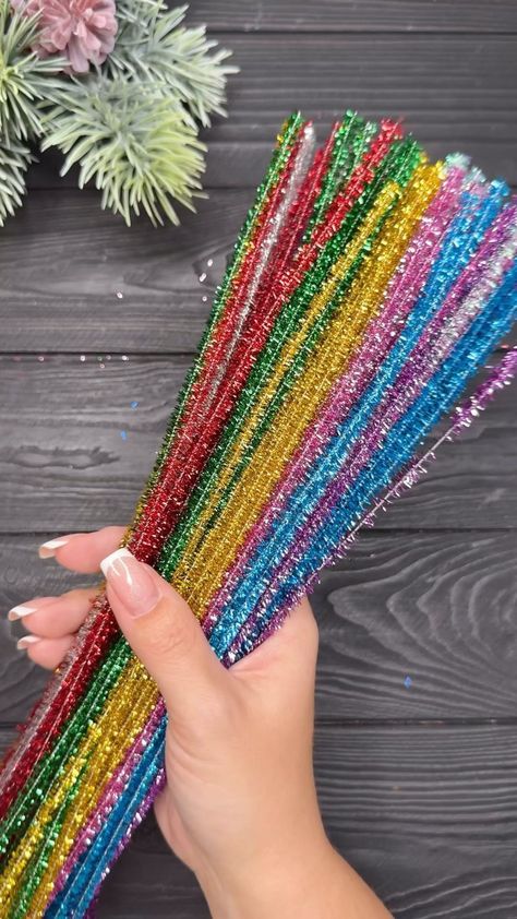 Viktoriia Kazaku - Viki Studio DIY 🇺🇦🇨🇦 | Christmas Decorations ❄️ Pipe Cleaners Craft Ideas #christmas #pipecleaners #chenille #crafts #christmasdecor #christmasdecorations #usa... | Instagram Christmas Crafts Pipe Cleaners, Craft Ideas Christmas, Easy Christmas Craft, Christmas Art For Kids, Chenille Crafts, Christmas Decorations Diy Crafts, Diy Bouquet Wrap, Pipe Cleaner Crafts, Studio Diy