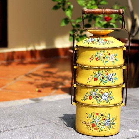 Tiffin Lunch Box, Tiffin Carrier, Nyonya Food, Baba Nyonya, Tiffin Box, Vintage Lunch Boxes, Vintage Lunch, Antique Collectors, Indian Crafts