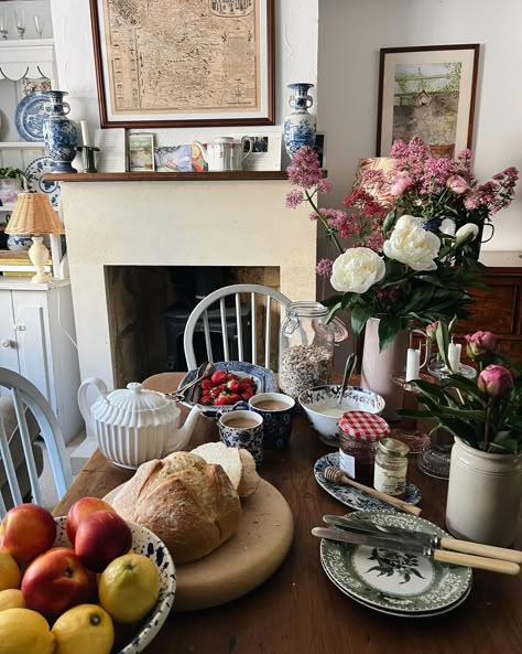 British strawberries for breakfast at the cottage 💞 June at its finest (although a little sunshine for my wedding next week would be nice 😂) . . . #cottagecooking #cottagelife #cottagestyle #countryliving #onthetable Cottagecore Breakfast, British Cottage Interior, Cottage Breakfast, Cozy Flat, British Cottage, Cute Apartment, English Kitchens, Kitchen Pantry Design, Cottage Interior