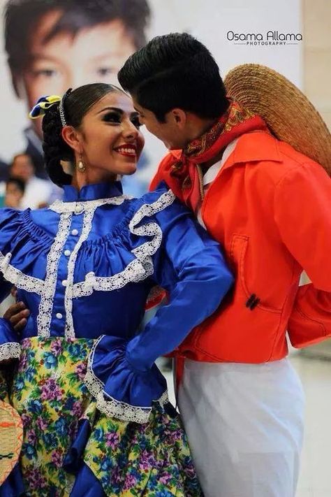 Nayarit Folklorico Photoshoot, Folklorico Dresses, Folkloric Dress, Traditional Mexican Dress, Dance Photo Shoot, Ballet Folklorico, Costumes Around The World, Dancer Costume, Mexico Culture