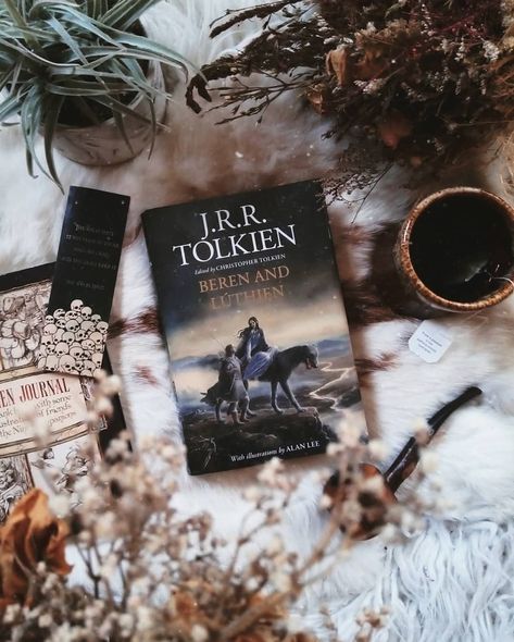 Beren And Luthien, Bookish Aesthetic, J.r.r. Tolkien, Tolkien Books, J R R Tolkien, The Two Towers, Top Books To Read, Jrr Tolkien, Legolas