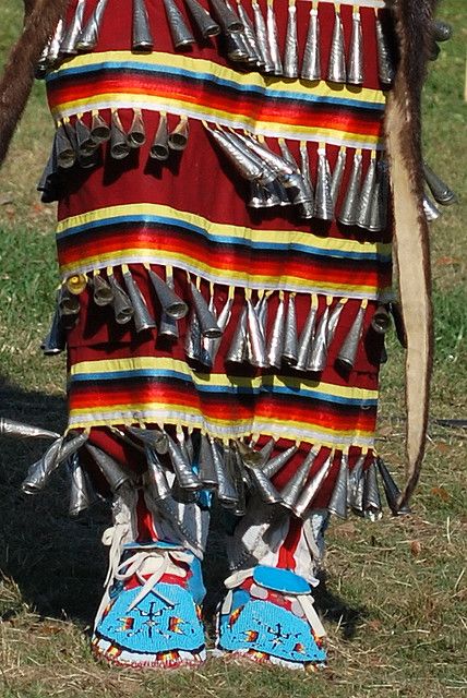 Jingle Dress dancer by Tara R., via Flickr Native American Jingle Dress, Jingle Dancer, Jingle Dress Dancer, Ojibwe Floral, Powwow Outfits, Powwow Regalia, Jingle Dress, Native American Regalia, Ribbon Skirts