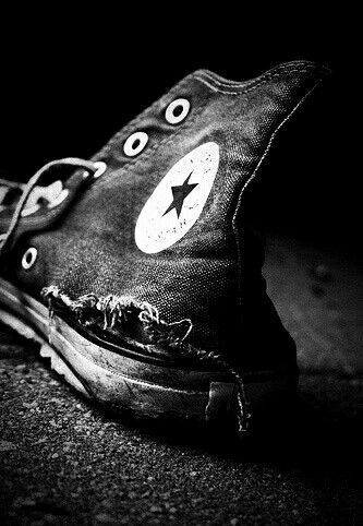 Pull Bleu Marine, Shoe Sketches, Shoes Quotes, All Star Converse, Shoes Illustration, Star Converse, Converse All Stars, Shoes Photography, All Stars Converse