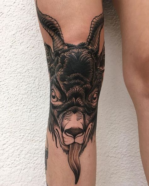 Goat bab on the knee (freehand) for @victoriajannuzzibaker ! It’s always an honor to tattoo another tattooer, go check out her work!! This… Goat Knee Tattoo, Knee Traditional Tattoo, Traditional Knee Tattoo, Baphomet Tattoo, Tattoo Knee, Goat Tattoo, Tattoo Perna, Japanese Sleeve Tattoos, Japanese Sleeve