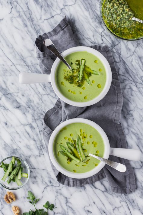 Asparagus Veloute, Veloute Soup, Asparagus Soup Recipe, Sandwich Platter, Good Recipes, Asparagus Soup, Croutons Homemade, Hot Soup, Crusty Bread