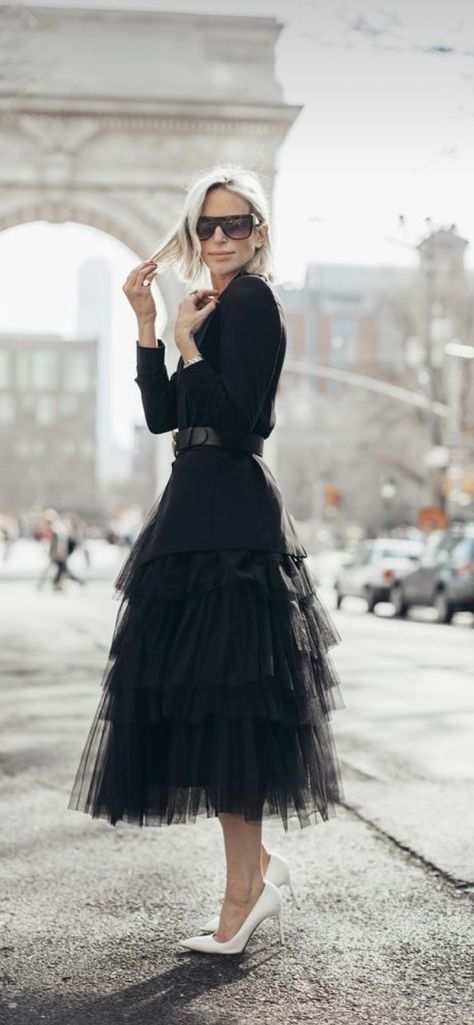 Black Tutu Skirt Outfit, Tulle Skirt Outfit Casual Street Style, Black Tulle Skirt Outfit, Tulle Skirt Outfits Casual, Tutu Skirt Outfit, Tutu En Tulle, Black Tutu Skirt, Tulle Skirts Outfit, Skirt Tulle