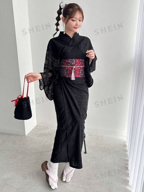 Yukata is a casual, comfy summer kimono with modern charm. Japanese Modern Clothes, Yukata Women, Japanese Yukata, Kimono Style Tops, Black Japanese, Traditional Japanese Kimono, Summer Kimono, Traditional Modern, Style Tops