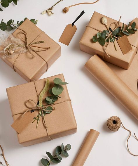 Brown Paper Wrapping, Gift Wrapping Inspiration, Handmade Packaging, Gifts Wrapping Diy, Unique Gift Wrapping, Brown Paper Packages, Gift Wrapper, Creative Gift Wrapping, Wrapping Ideas