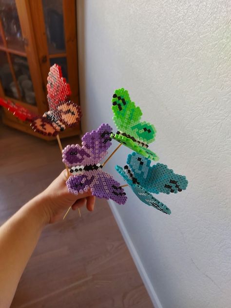 3d Perler Bead Butterfly, Perler Bead Butterfly Patterns, Nature Perler Beads, Perler Bead Plants, Plant Perler Beads, Perler Bead Decor, Perler Beads Flower, Butterfly Perler Beads, Butterfly Perler Bead Pattern