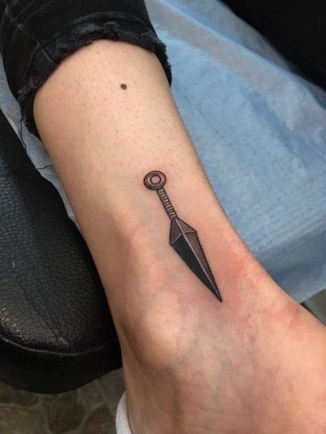 Naruto Knife Tattoo, Kunai Tattoo Design, Small Naruto Tattoo Ideas, Naruto Simple Tattoo, Small Tattoos For Boys, Kunai Tattoo, Kitchen Tattoo, Kunai Knife, Middle Finger Tattoos