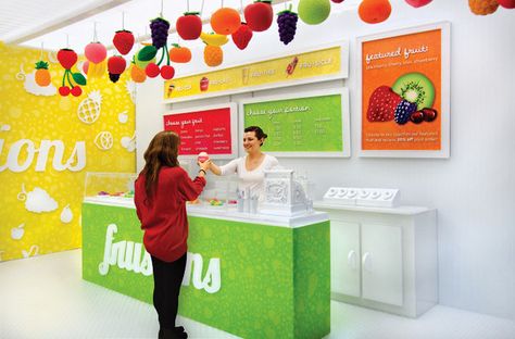 Fruit Cafe Interior, Juice Kiosk Design Ideas, Fruit Juice Bar Design Ideas, Fruit Juice Shop Design, Fruit And Veg Shop Design, Supermarket Design Interior, Juice Store, Lobby Designs, Juice Shop