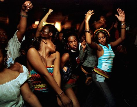 Dance Hall Aesthetic, Dancehall Aesthetic, Reggae Aesthetic, Jamaica Dancehall, Rave Dance, Dancehall Music, Jamaican Culture, People Dancing, Dance Hall