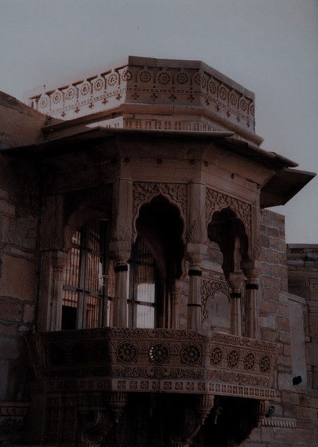 South Asian Aesthetic, Royal Indian, Royalty Aesthetic, Royal Aesthetic, Indian Architecture, Fantasy Castle, Indian Aesthetic, Dark Academia Aesthetic, Arabian Nights