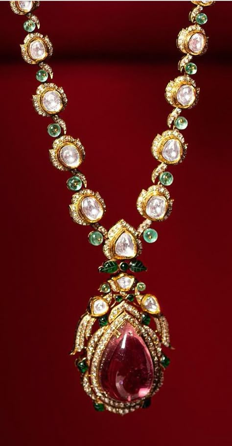 Kundan Meena Jewellery, Amrapali Jewellery, Ruby Necklace Designs, Gold Jewelry Prom, Emerald Jewellery, Diamond Pendant Jewelry, Antique Necklaces Design, Sabyasachi Jewellery, Antique Gold Jewelry Indian