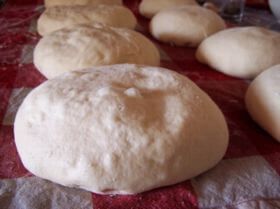 The perfact pizza dough recipe for authentic Italian pizza dough using Tipo 00 pizza flour. Form and use pizza dough balls following the Vera Pizza Napoletana specification. Pizza Dough Recipes, Best Pizza Dough Recipe, Pizza Oven Recipes, Perfect Pizza Dough, Authentic Italian Pizza, Pizza Fritta, Dough Pizza, Pasta Per Pizza, Italian Pizza Recipe