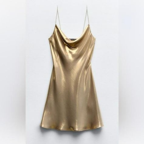 ZARA METALLIC RHINESTONE STRAPPY MINI DRESS Golden Dress Short, Gold Hoco Dress, Gold Homecoming Dress, Gold Outfits, Gold Mini Dress, Feeling 22, Mini Gold Dress, Golden Dress, Hoco Dress