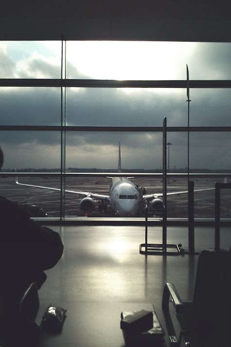 Airport. Airport Architecture, Jet Privé, Airplane Wallpaper, Airplane Photography, Airplane Window, Air Travel, Science And Nature, Travel Aesthetic, Travel Pictures