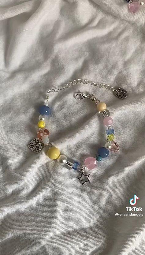 Pansexual Outfit Ideas, Trans Bracelet Diy, Pronoun Bracelets, Pansexual Aesthetic, African American Jewelry, Pansexual Gifts, Trans Kandi Bracelet, Pansexual Jewelry, Jewelry Tree Diy