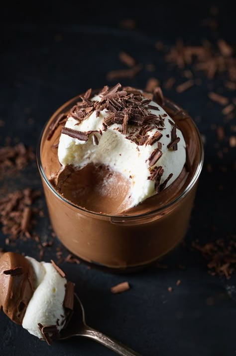 The Best Chocolate Mousse Recipe - Baker by Nature Hot Chocolate Mousse, Best Chocolate Mousse, French Chocolate Desserts, Chocolate Mousse Recipe Easy, Chocolate Mousse Trifle, Easy Chocolate Mousse Recipe, Simple Chocolate Mousse, Chocolate Mousse Filling Recipe, Dark Chocolate Mousse Recipe