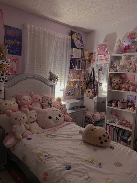 insta berry_kooma Sanrio Room Inspiration, Cute Kawaii Room Ideas, Sanrio Bedroom Decor, Rilakkuma Bedroom, Pink Kawaii Room Ideas, Cute Core Room Ideas, Kawaii Room Ideas Bedrooms, Kawaii Sanrio Room, Room Ideas Sanrio