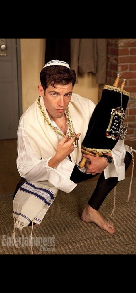 New Girl’s Schmidt, elderly Bar Mitzvah bochur New Girl Schmidt, Max Greenfield, Jewish Stuff, Jewish Humor, Jessica Day, Jewish Heritage, Jewish Men, Nick Miller, Magic Mike