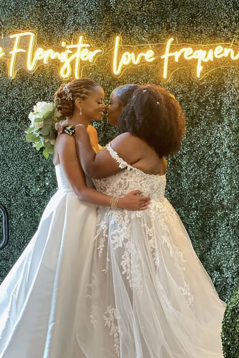 Black Wedding Dress Wlw, Two Girlfriends Aesthetic, Wlw Proposal, Black Wlw Couples, Wlw Marriage, Wlw Aesthetic Black, Wlw Black Women, Wlw Wedding Aesthetic, Poc Wlw