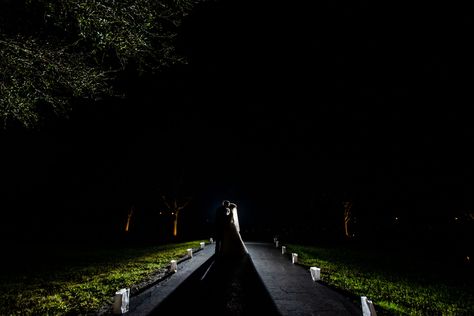 intimate couple kissing off-camera nighttime wedding portrait Dusk Wedding, Flash Portrait, Evening Wedding Ceremony, Nighttime Wedding, Wedding Photo Session, Night Time Wedding, Private Estate Wedding, Couple Kissing, Classic Portraits