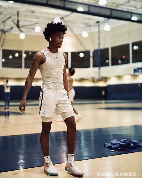 UNGUARDED on Instagram: “Sharife Cooper @sharife.cooper | “My family means the world to me, anytime I touch the court I remember I’m not only doing it for myself…” Sharife Cooper, Lebron James Jr, College Basketball Players, Dark Skin Boys, Basketball Workouts, Basketball Is Life, Basketball Photography, Basketball Clothes, Nba Pictures