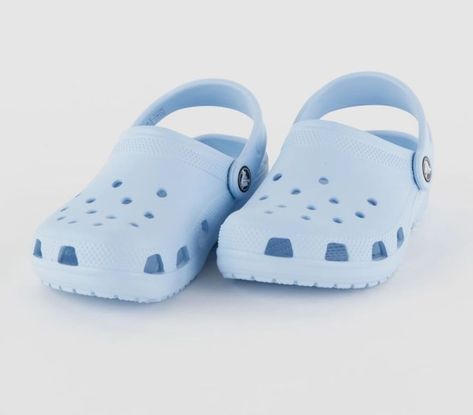 Light Blue Roller Skates, Crock Jibbitz, Crocs Vsco, Light Blue Crocs, Cute Crocs Shoes, Kids Crocs, Blue Crocs, Preppy Shoes, Shoe Wishlist