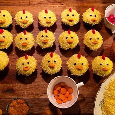 Chicken Birthday Decorations, Chicken Themed Cupcakes, Chicken Cupcakes Birthday, Chicken Themed Desserts, Chicken Birthday Party Decorations, Chicken Cupcakes Ideas, Chick Birthday Party Ideas, Chicken Birthday Party Ideas, Chicken Birthday Party