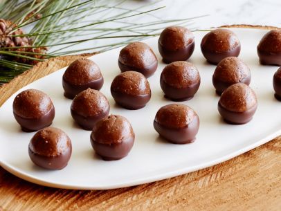 Dark Chocolate and Hazelnut Candies Buckeye Candies, Hazelnut Candy, Desserts Party Ideas, Gift Recipes, Toasted Rice, Desserts Party, Hazelnut Recipes, Holiday Baking Recipes, Sweet Bites