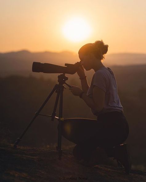 Karolina Norée Wildlife on Instagram: "So excited to be partnering with @gosky__official for the next few months! I’ve been using their spotting scope Titan 20-60x80 for a while now and I love it! So much lighter than I thought it would be, which makes it super easy to bring with on adventures when looking for birds and wildlife. My favorite feature is the phone attachment that makes it super easy to take close up photos and videos with your phone using the scope as a telephoto lens! Keep an e Wildlife Photography Aesthetic, Hiking Photo Ideas, Hiking Photoshoot, Natgeo Photography, Hiking Picture Ideas, Phone Attachment, Studio Family Portraits, Hiking Pics, Winter Friends