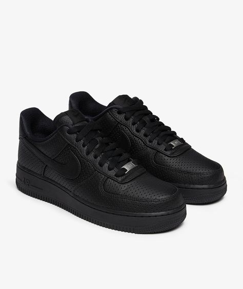 Offrez-vous chez   sivasdescalzo  l'article  AIR FORCE 1 SP de  Nike de   la collection   SU2024. Air Force Noir, Air Force 1 Noir, Zapatillas Nike Air Force, Sneakers Nike Air Force, Nike Air Forces, Black Air Force 1, New Balance 998, Sneakers Nike Air, Basket Nike