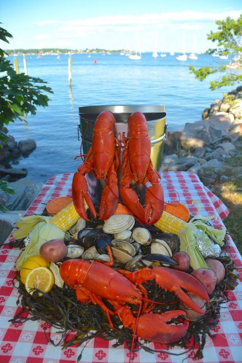 New England Clam Bake - Abbott's Lobsters New England Clam Bake, Vacation Meal Planning, Malva Pudding, Royal Kitchen, Lobster Bake, Live Lobster, Lobster Dinner, Vacation Meals, Food Photoshoot