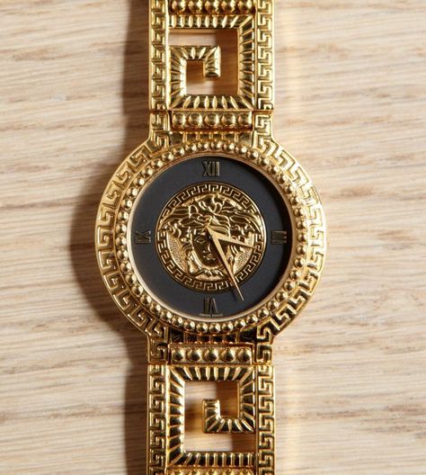 Versace Products, Diesel Watches For Men, Wristwatch Vintage, Gold Diamond Watches, Mens Designer Watches, Versace Vintage, Versace Jewelry, Versace Handbags, Versace Watch