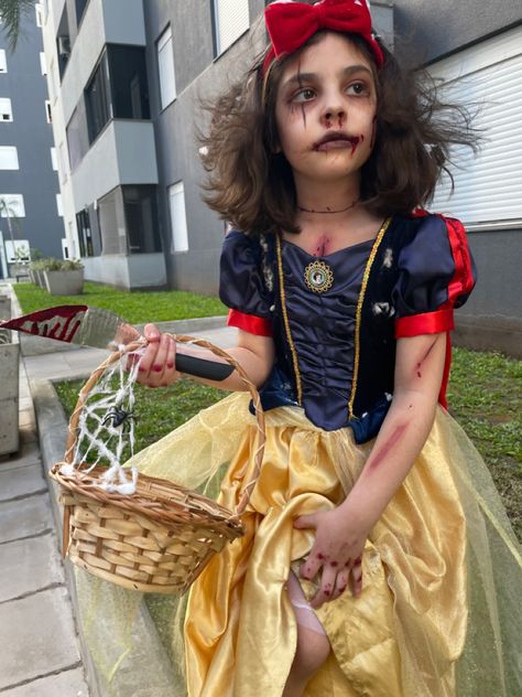 Halloween 2021 Zombie Style, Fairytale Fantasies, Fairy Tale Characters, Fairy Tale, Alice In Wonderland, Cosplay Costumes, Zombie, Fairy Tales, Halloween