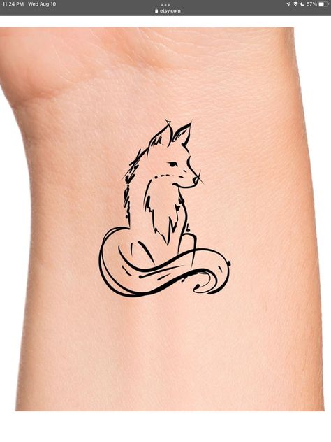 Tiny Fox Tattoo, Simple Fox Tattoo, Fox Tattoo Design, Cute Henna Tattoos, Tattoo Wolf, Back Of Arm Tattoo, Cute Henna, Commitment Issues, Moon Tattoo Designs